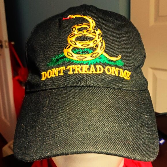 DON'T TREAD ON ME BLACK CAP - Picture 1 of 4